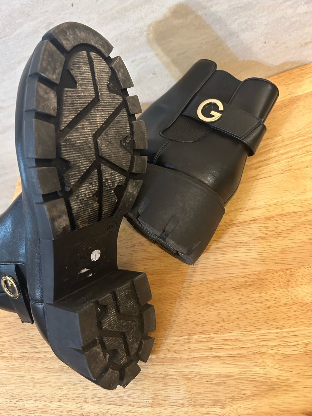 GBG Los Angeles Black Lug Sole Chelsea Boots - Picture 7 of 9